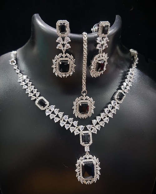 Black Stone Women Necklace Set With Maang Tika & Two Matching Earring