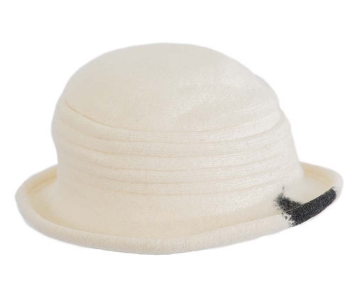 Soft cream winter bucket hat