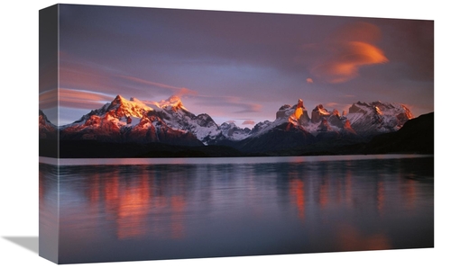 Global Gallery GCS-453417-1218-142 12 x 18 in. Cuernos Del Paine At Da