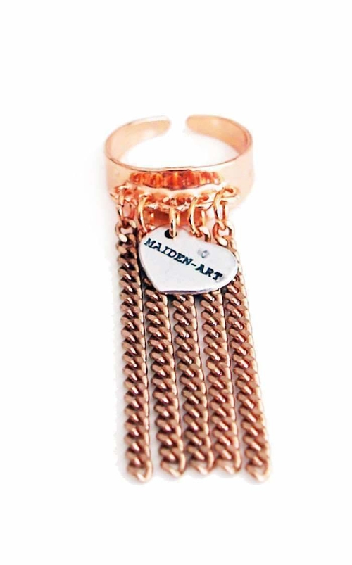 Statement ring in rose gold with fringes