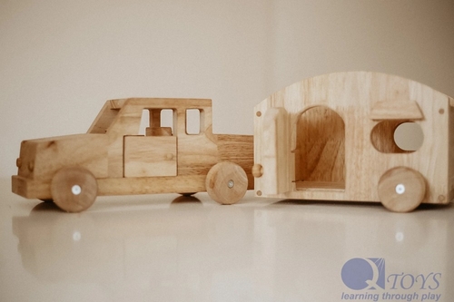 QToys Australia (USA) Camper Van