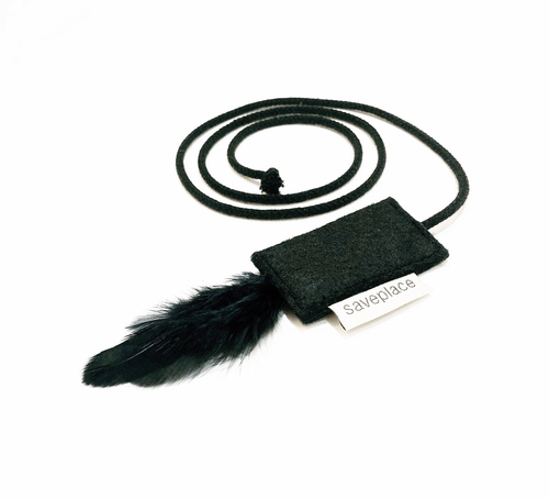 NIGHT Saveplace® black artificial wool cat toy with feathers