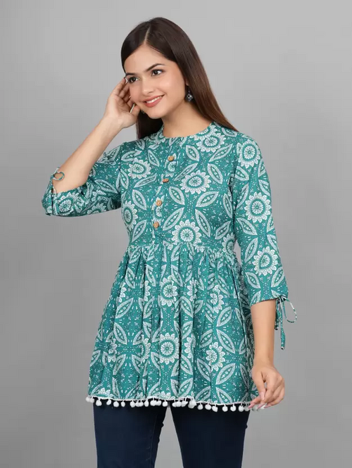 Casual Regular Sleeves Printed Women Green Top (Size M)