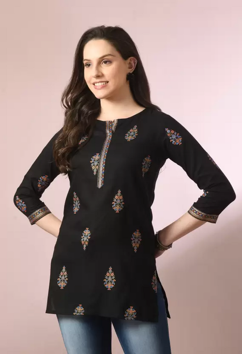 Casual Regular Sleeves Printed Women Black Top (Size L)