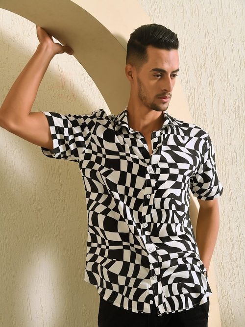 Illusion Checkered Print Half Sleeves Casual Shirt (Size-M)