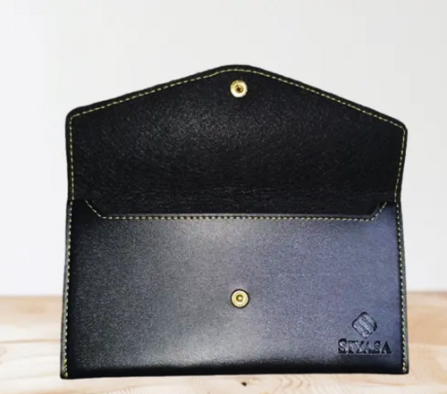 Men and women Leather wallet Button Closure