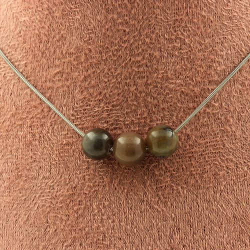 Sapphire from Mogok, Burma, Myanmar. Quality 2A 8 mm 3 beads necklace