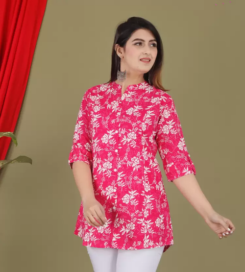 Casual Roll Up Sleeves Printed Women Pink Top (Size L)