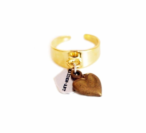 Statement ring in gold with bronze heart charm