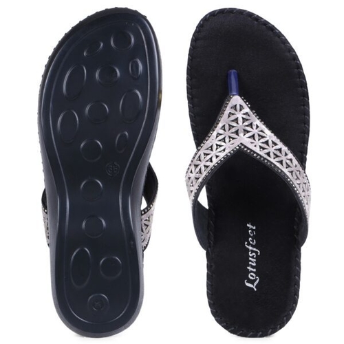 Women BLACK Sole Laser Work Thong Flats