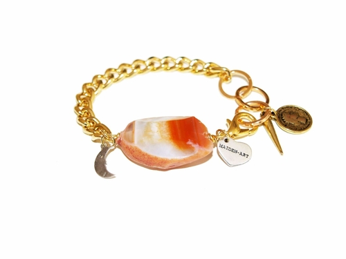 Gold bracelet with agate stone