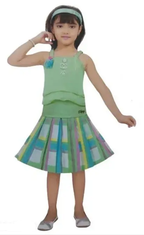 Green Stylish Girls Top and Skirt Set Size 6-7 Years