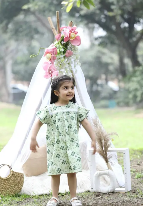 Cute Cotton Knee-Length Frock: Stylish Casual Wear for Girls.