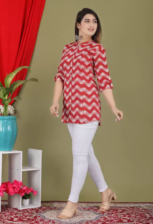 Casual Roll Up Sleeves Printed Women Maroon Top (Size L)