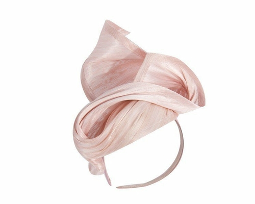 Pink fascinator for  Cup Ascot races