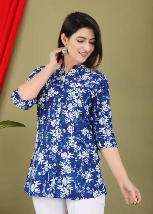 Casual Roll Up Sleeves Printed Women Blue Top (Size L)