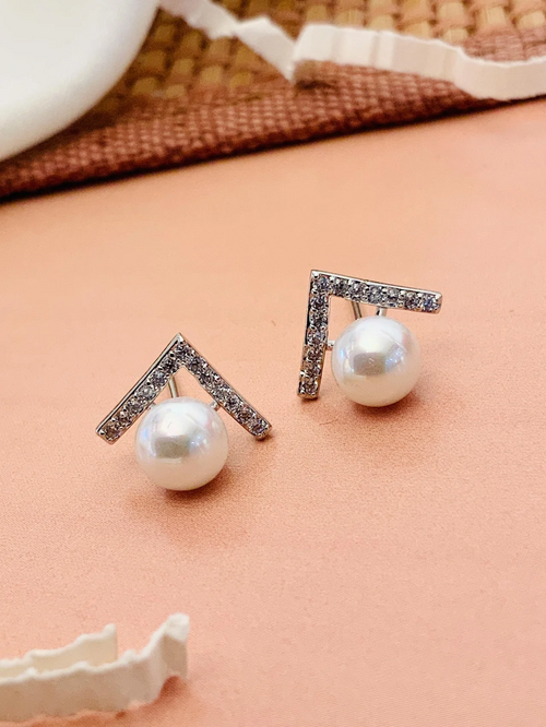 Contemporary Silver Plated Pearl Studs Earring