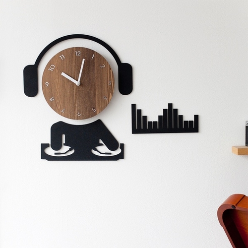 DJ Ultra Quiet Wall Clock