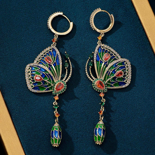 Fashionable and stylish metallic earrings