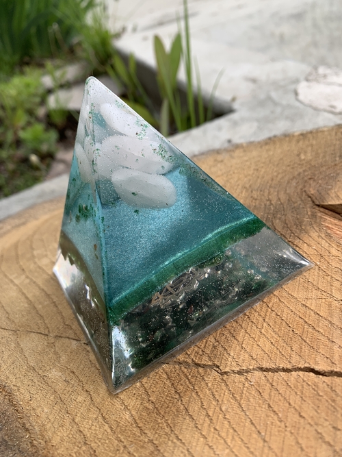 CHAKRA-HEART Orgone Pyramid