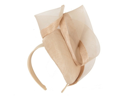 Tall nude pillbox fascinator