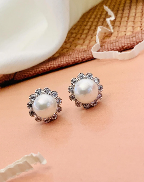 Stylish Gold Plated Pearl Studs Earring