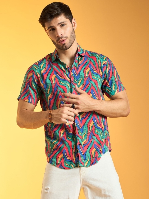 Abstract Wave Printed Half Sleeves Casual Shirt (Size-L)