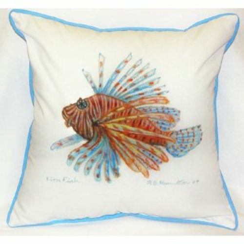 Betsy Drake ZP093 Lion Fish Guest Towel Throw Pillow- 22 x 22 in.