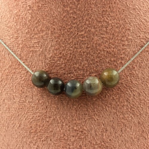 Sapphire from Mogok, Burma, Myanmar.Quality 2A 8 mm 5 beads necklace. 