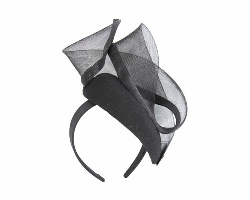 Black pillbox winter racing fascinator