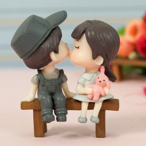 Romantic Love Couple Decorative Miniature Showpiece