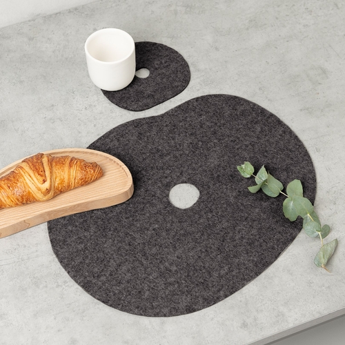 Natural wool felt placemats MILLESTONES | Gray or black