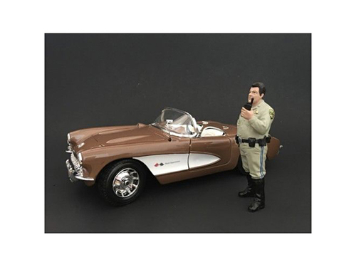 Highway Patrol Officer Talking on the Radio Figurine / Figure For 1:24