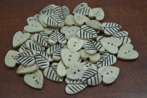 100 Pcs Stripe Heart Brown Buffalo Bone Sewing Buttons 5/8"