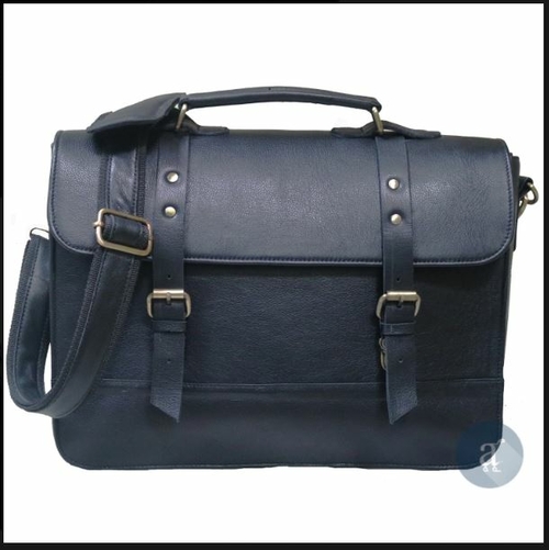 Mens Black Leather Messenger Bag for 15.6 Inch Laptop.