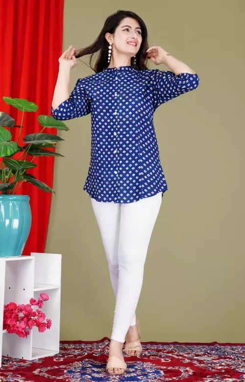 Casual Roll Up Sleeves Printed Women Blue Top (Size XL)