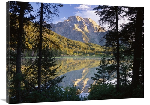 Global Gallery GCS-452009-3040-142 30 x 40 in. Mt Moran & String Lake&