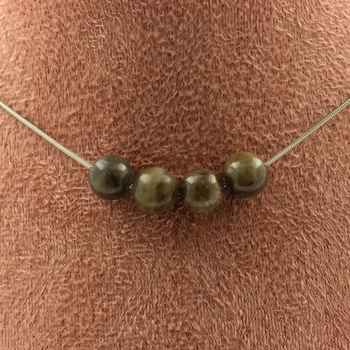 Sapphire from Mogok, Burma, Myanmar.Quality 2A 8 mm 4 beads necklace.