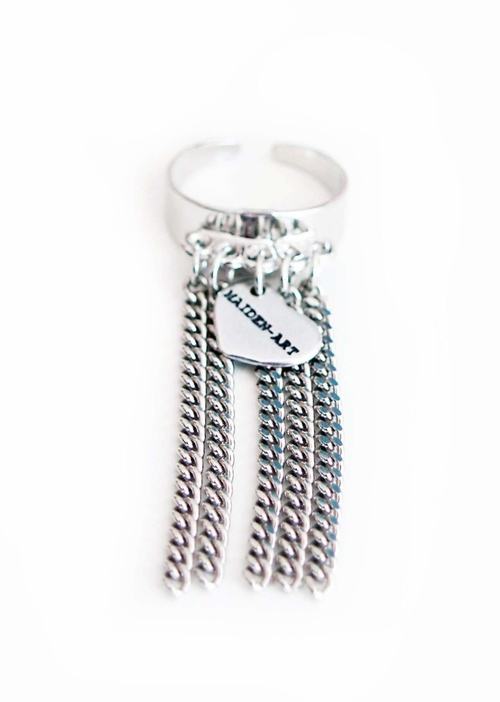 Statement ring in silver with fringes