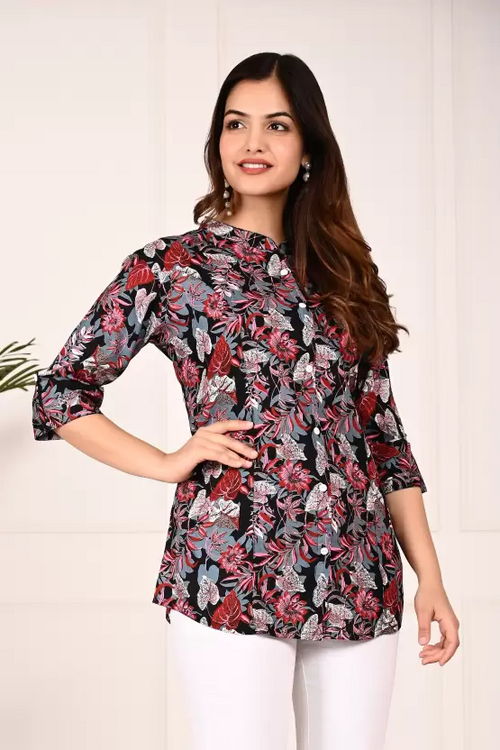 Casual Roll Up Sleeves Printed Women Black Top (Size L)