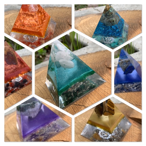 CHAKRA-SET OF 7 Orgone Pyramids