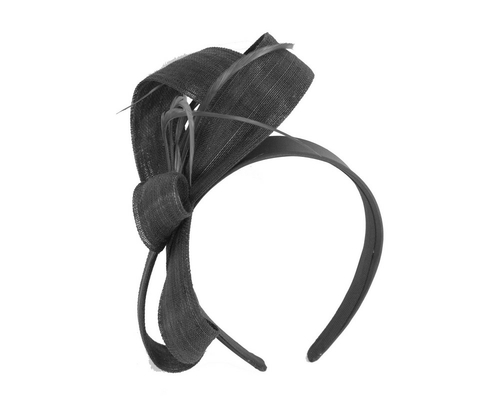 Black abaca loops and feathers racing fascinator