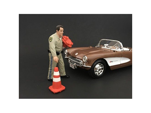 Highway Patrol Officer Collecting Cones Figurine / Figure For 1:24