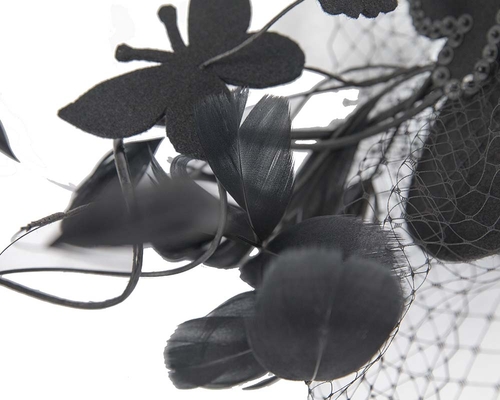 Black feather racing fascinator