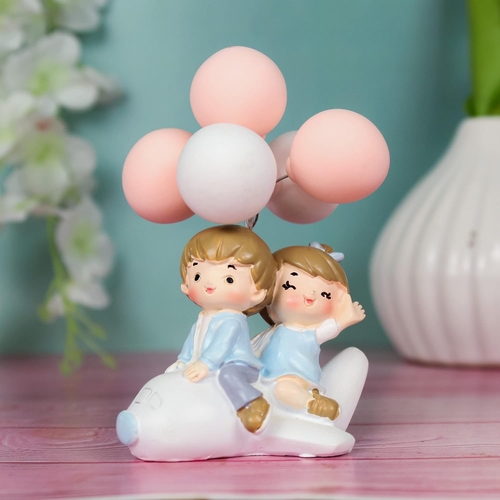 Romantic Love Couple Showpiece Statue for Home Decor