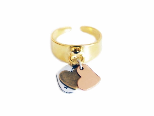 Statement ring in gold with double hearts charms