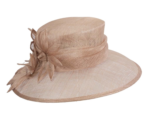 Large nude spring racing hat