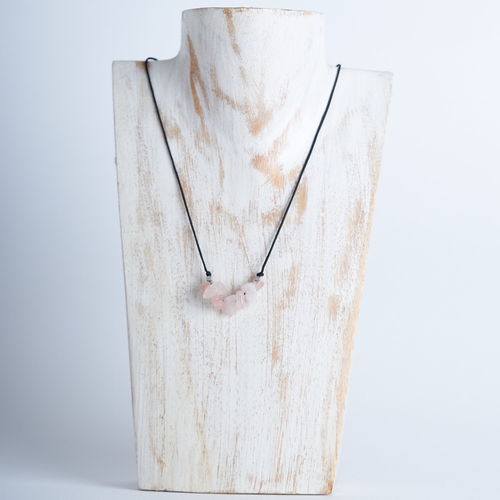 Collar con Cuarzo rosa. Piedra natural