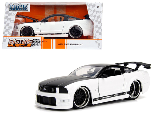 2006 Ford Mustang GT White with Black Top 1/24 Diecast Model Car by