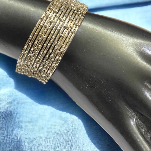 Modern Elegance Meets Classic Tradition: Indian Bangles